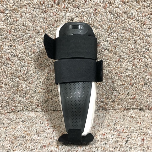 Ossur Formfit Inflatable Air Ankle Brace Stirrup Universal Adult Black White - Picture 3 of 15